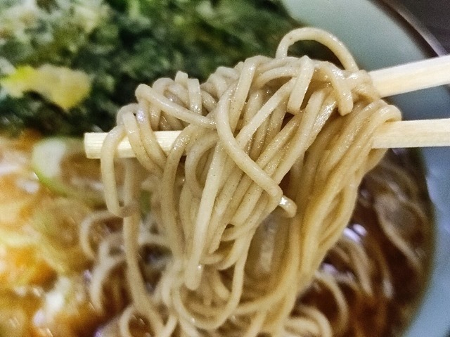 蕎麦を手繰る