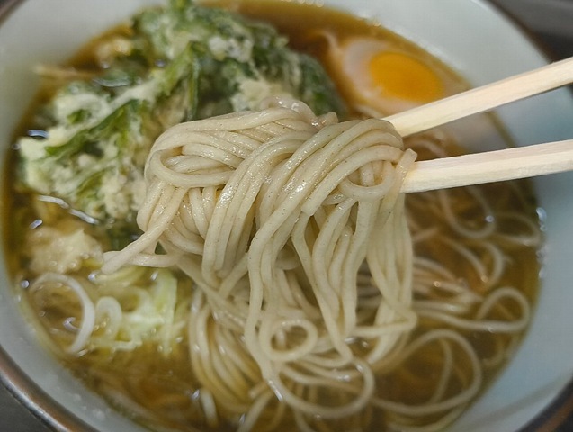 蕎麦を手繰る