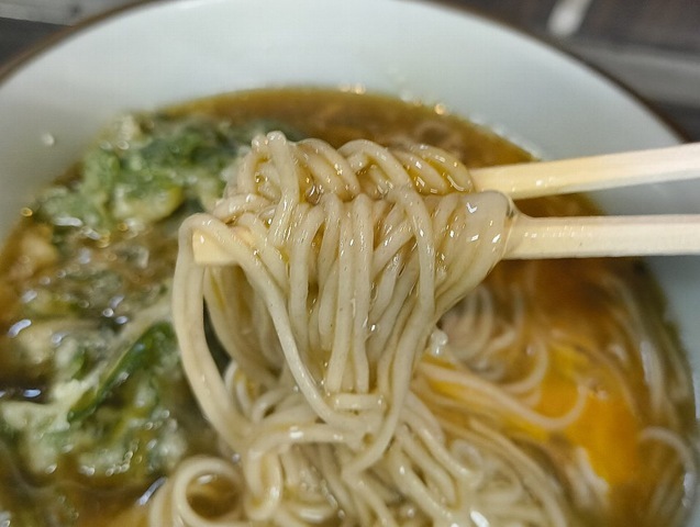 蕎麦を手繰る
