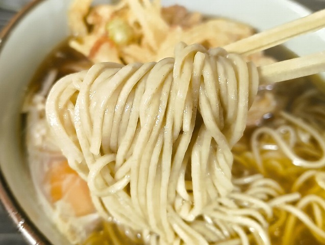 蕎麦を手繰る