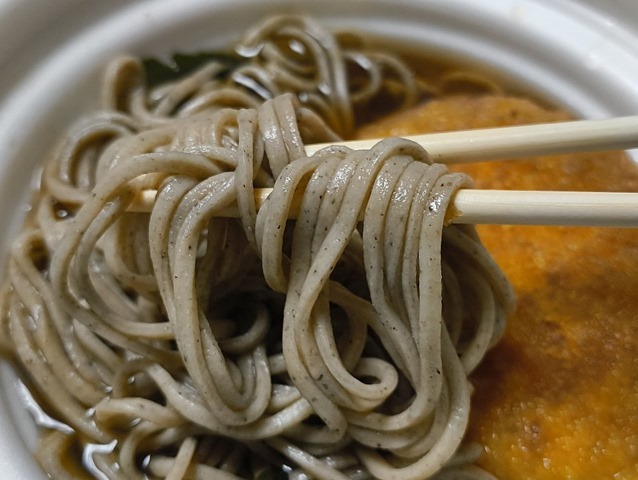 蕎麦を手繰る