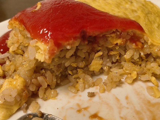 オムライスの中身はチャーハンなのだよ（笑）