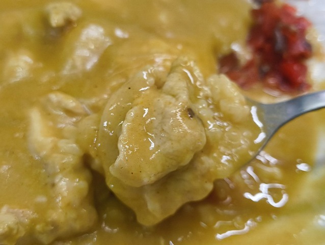 ライスカレーを食べる