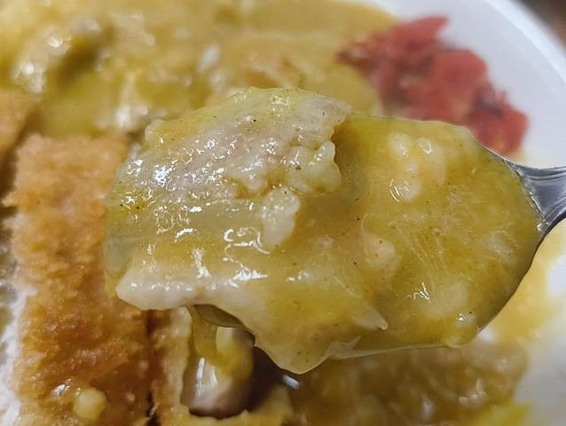 ライスカレーを食べる