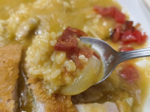 ソースで味変を楽しむ