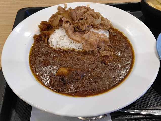 創業ビーフカレギュウ（ライス小盛）