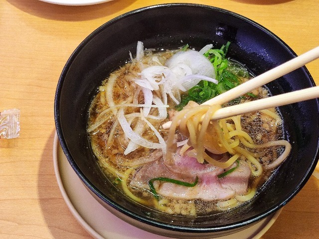 新潟背醤油ラーメン