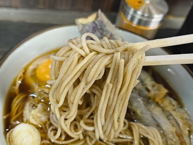 蕎麦を手繰る
