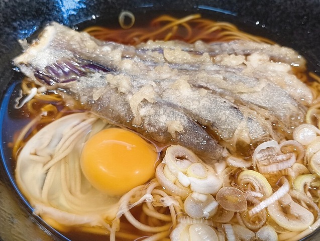 白身の端を少しだけ白く染めている