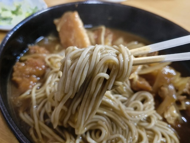 蕎麦を手繰る