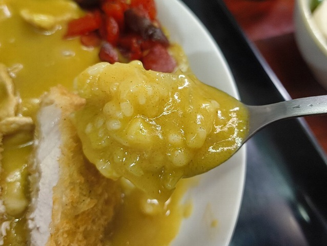 ライスカレーにしてを食べる