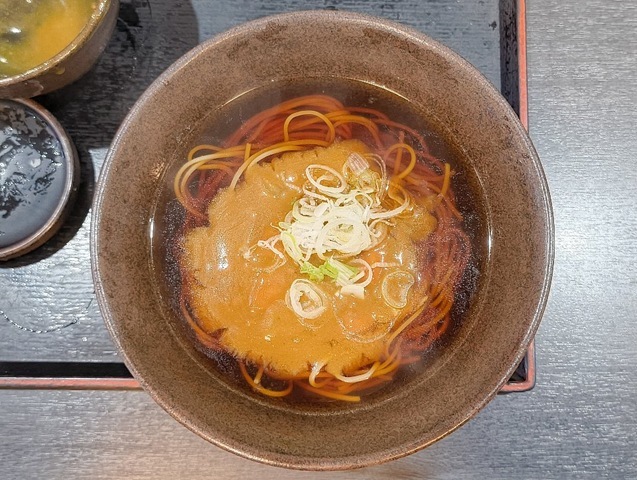 「ゆで太郎」で「かけそば」+「カレールー」(「無料クーポン」)で「カレーそば」をつくる。これの良い処は「かけそば」の値段だけで「カレーそば」が食べられることにある。 そう430円なのだよ(笑)。 ミニマム「ゆで太郎」かよ、と一人笑ったが、こういう事が出来るから「無料クーポン券」はありがたいのだ(笑)。(ゆで太郎 もつ次郎所吾妻橋店:墨田区吾妻橋3丁目)