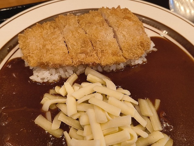 カツはますます小さくなった