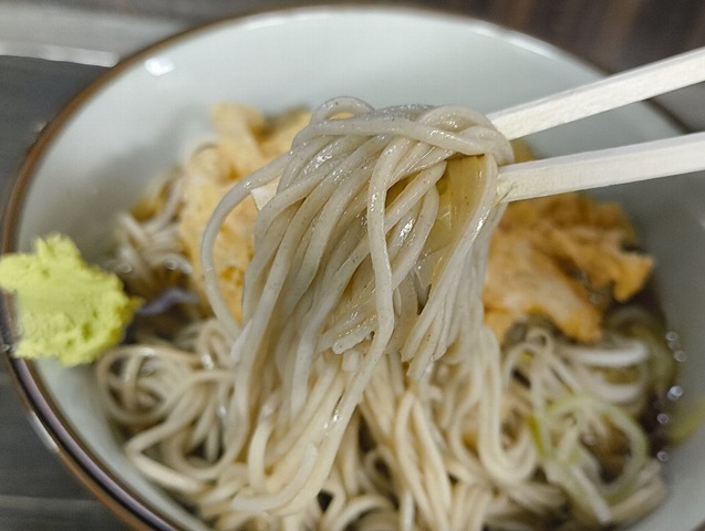 蕎麦を手繰る