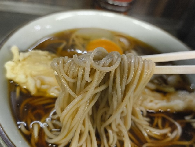 蕎麦を手繰る