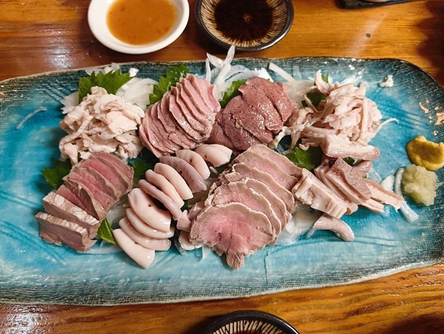 ゆでもつ刺し