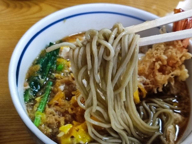 蕎麦を手繰る