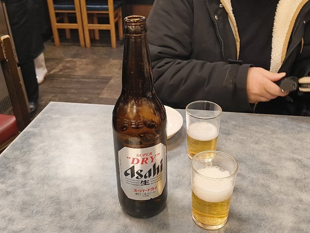 アサヒスーパードライ大瓶（633＝大人の義務教育）