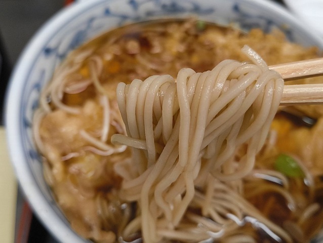 蕎麦を手繰る