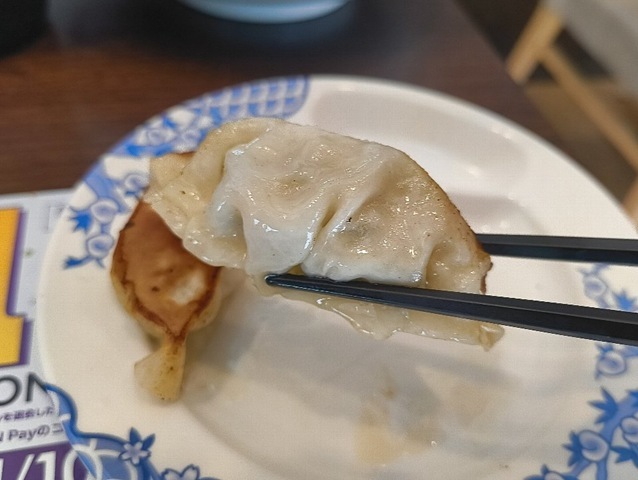 餃子も食べる