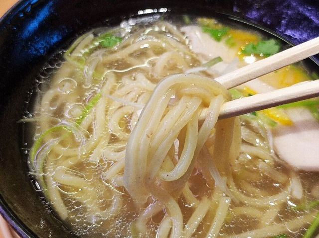 ラーメンを食べる