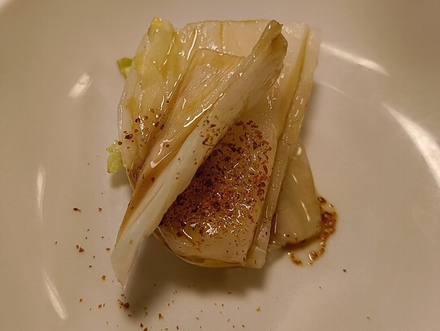 醤油と七味をかける