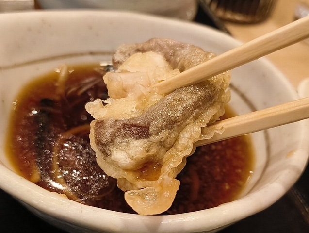 椎茸天を食べる