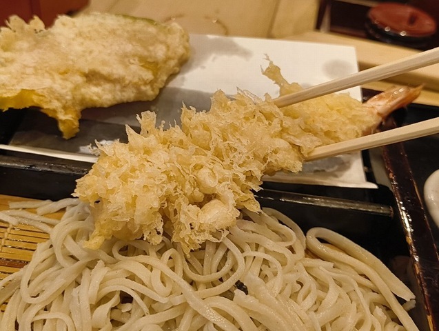 えび天を食らう
