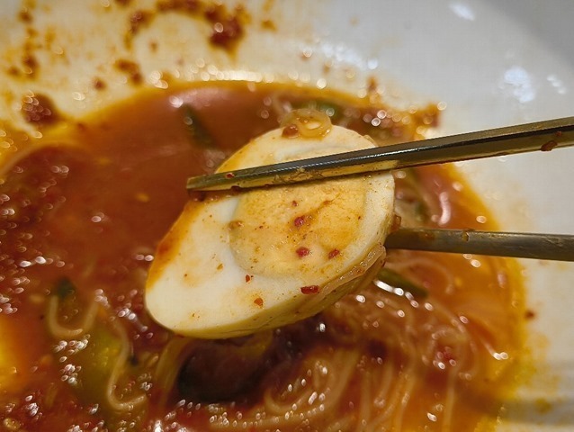 茹で玉子も食べる