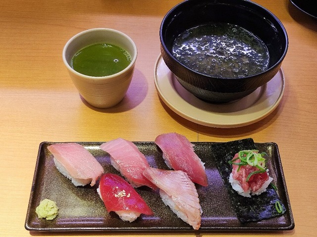 然インド鮪6貫食べ比べとあおさと海苔の味噌汁