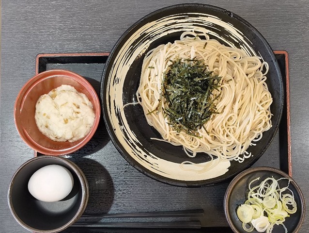 たまごととろろと蕎麦と蕎麦汁