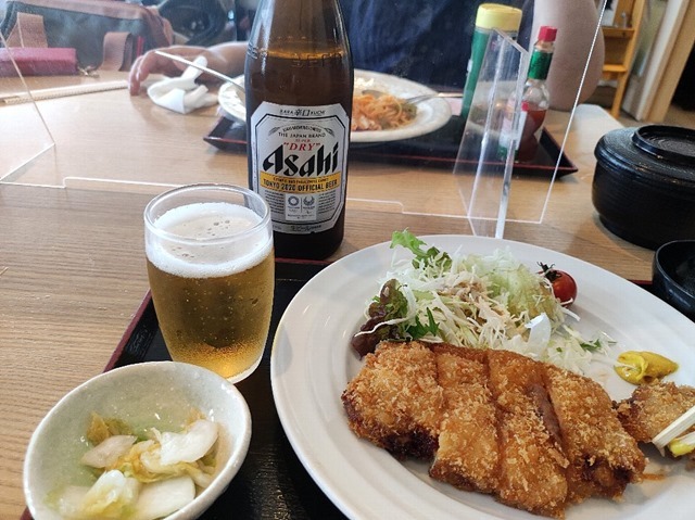 アサヒスーパードライと自家製味噌カツ定食