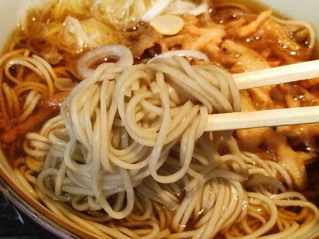 蕎麦を手繰る