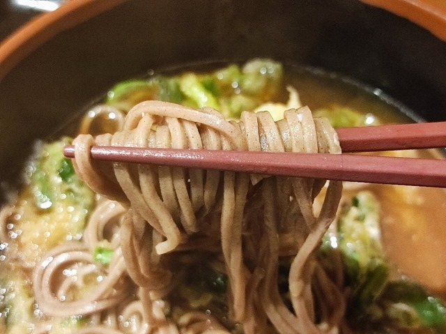 蕎麦を手繰る