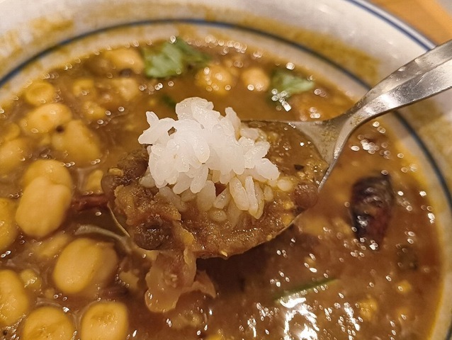 ライスを食べる