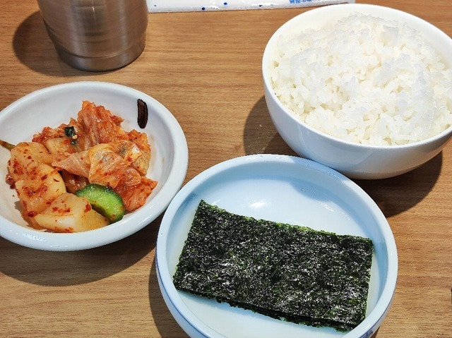 ご飯とキムチと韓国海苔