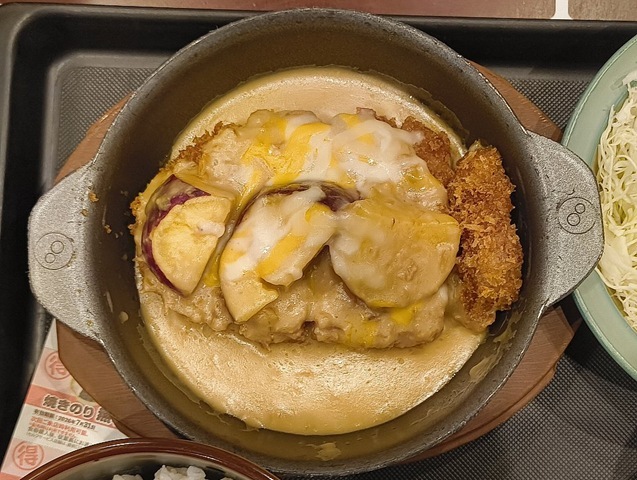 『松のや 錦糸町店』の「シュクメルリ ロースかつ定食（ご飯小）」と「シュクメルリ ジャンボチキンかつ定食」でビールで夕餉にしたこと。家人が「シュクメルリ」に凝ってしまったようで、今度は『松のや』だ。まあ、うまいからいいのだけれど（笑）。（松のや 錦糸町店：墨田区江東橋3丁目）