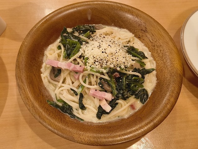 きのことほうれん草のクリームスパゲッティ