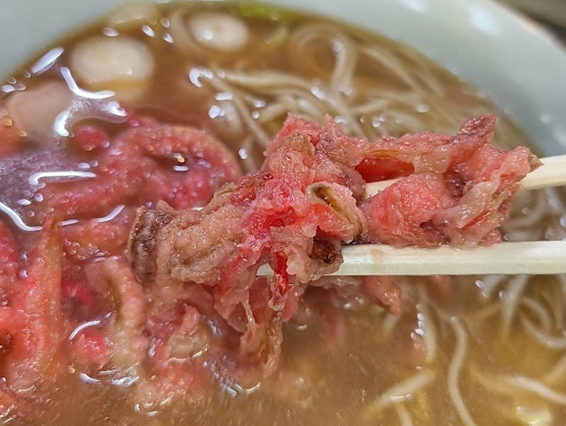 紅ショウガ天を食べる