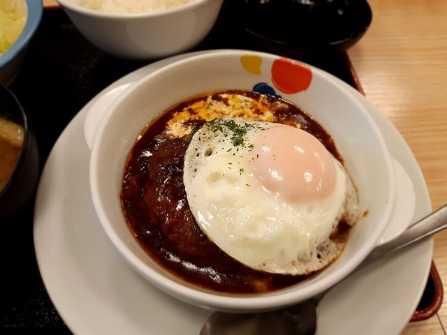 ブラウンソースエッグハンバーグ定食