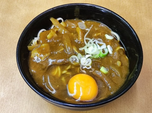 カレーそば＋生たまご（カレーそば玉落し）