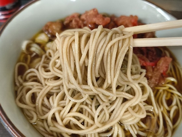 蕎麦を手繰る