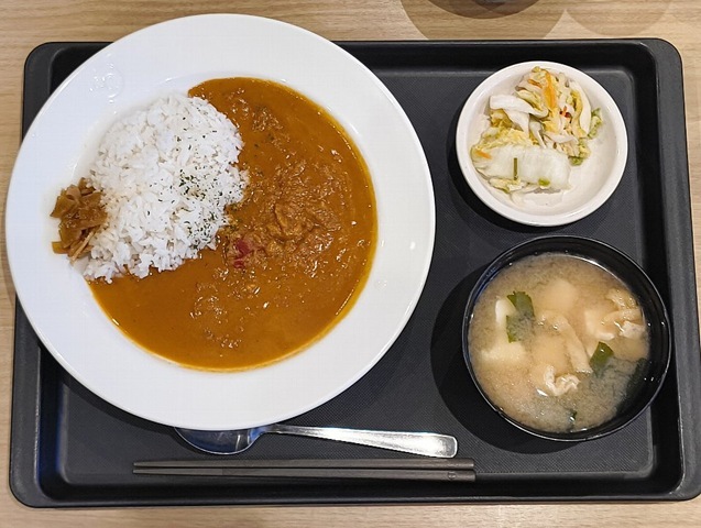 クリームバターカレー（ライス小盛）とお新香とみそ汁を豆腐入りにアップグレード