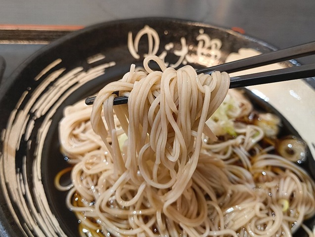 蕎麦を手繰る