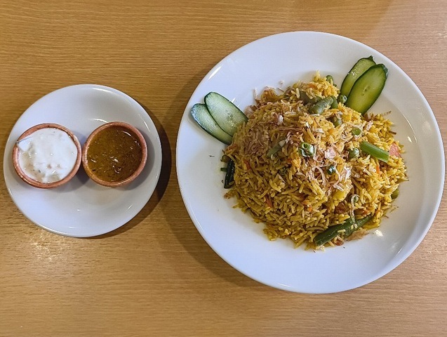 ベジタブル ビリヤニ＋ライタとカレーソース