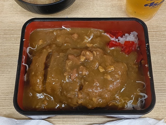 河金丼（ロースかつ重・ご飯半分）