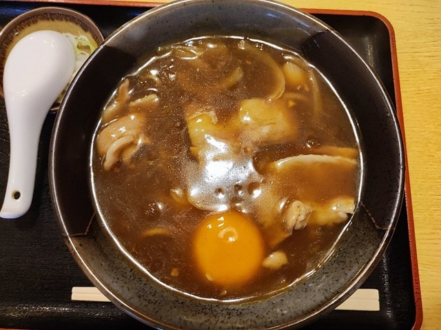 カレーそばたまごを落としてもらう