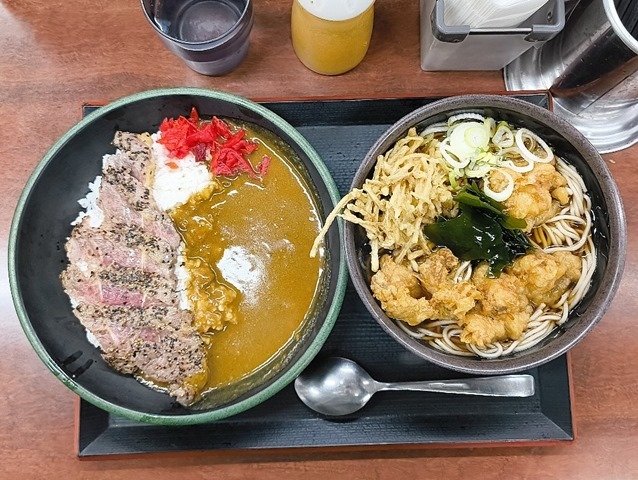 ステーキカレーととり天そば＋ごぼう天