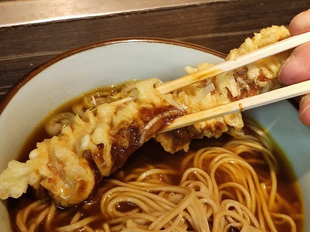 ちくわ天を食う