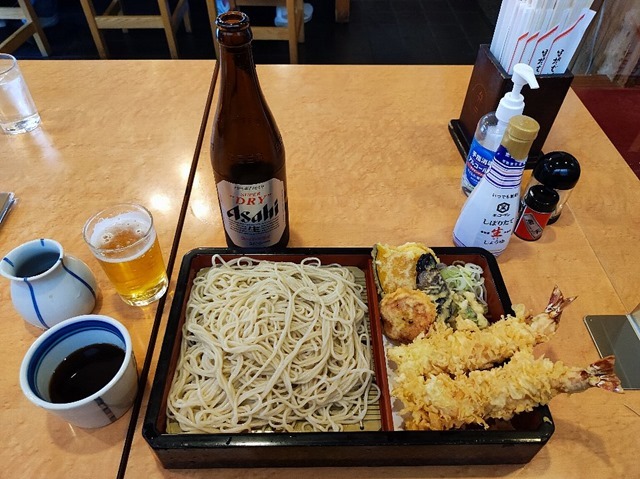 弁天の天せいろう（えび2本と野菜）とビール